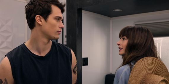 The Idea Of You. Lska rozvedenej eny a mladho hudobnka