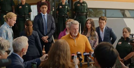 Hviezdne obsadený seriál Apples Never Fall (Jablká nepadajú ďaleko) bude k dispozícii exkluzívne na SkyShowtime