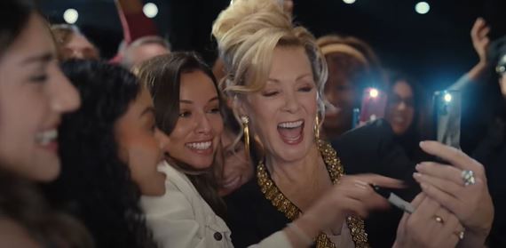 Stle v kurze. Seril o trampotch sksenej komiky pokrauje treou sriou