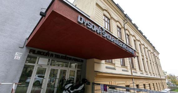 Vzva VMU politikom. Optovne zdrazujeme, e umenie a kultra nie s majetkom politikov a politiiek!