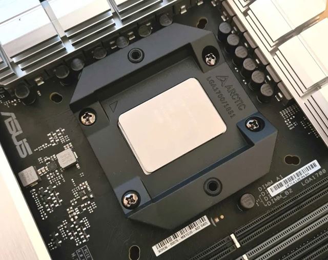 Arctic Freezer 36 A-RGB prin�a spo�ahliv� vzduchov� chladenie s dostato�n�m v�konom  