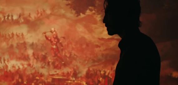 Opičí človek je slušným žánrovým debutom Deva Patela: Je režisérom, spoluscenáristom a aj hlavným hrdinom