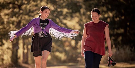 Fancy Dance. Indie dráma s Lily Gladstone a Isabel Deroy-Olson na Apple TV+