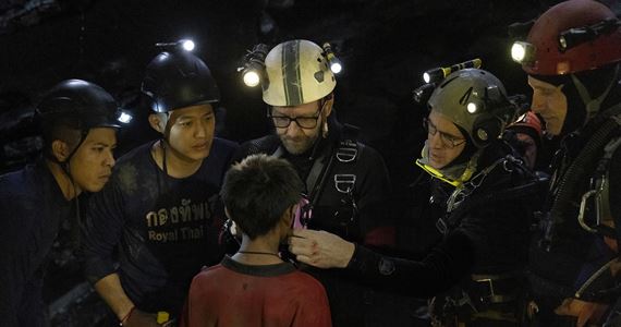 Netflix, HBO Max, Apple TV+ novinky: Thirteen Lives, Maestro, The Big Cigar, The 8 Show ...