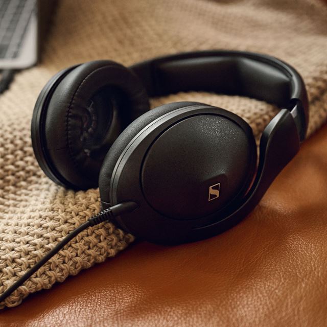 Sennheiser HD 620s predstavuj� otvoren� zvuk v uzavret�ch sl�chadl�ch  