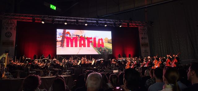 Brnom zneli meldie z kultovch eskch hier 