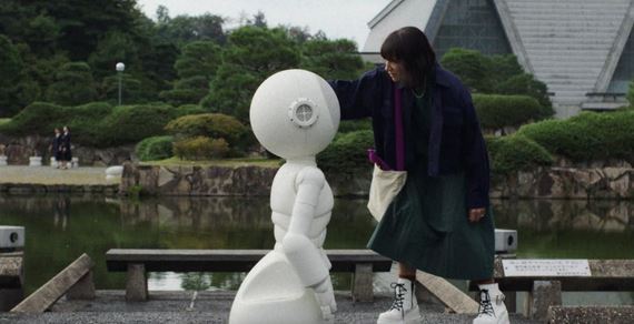 Sunny. Temn komedilny seril od Apple a A24