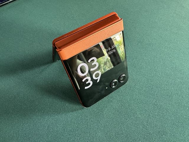 Otvracie mobily Motorola Razr 50 a Motorola Razr 50 Ultra s u v predaji 