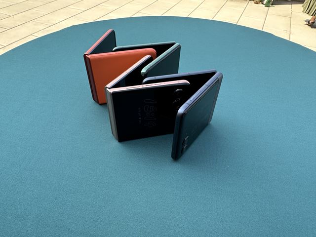 Otv�racie mobily Motorola Razr 50 a Motorola Razr 50 Ultra s� u� v predaji 