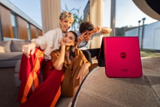 Otvracie mobily Motorola Razr 50 a Motorola Razr 50 Ultra s u v predaji 