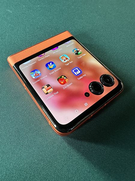 Otvracie mobily Motorola Razr 50 a Motorola Razr 50 Ultra s u v predaji  