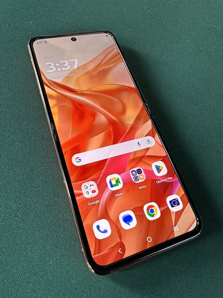 Otvracie mobily Motorola Razr 50 a Motorola Razr 50 Ultra s u v predaji  