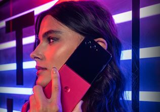 Otvracie mobily Motorola Razr 50 a Motorola Razr 50 Ultra s u v predaji 