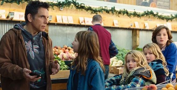 Nutcrackers. Nová dramédia s Benom Stillerom a Lindou Cardellini otvorí Toronto