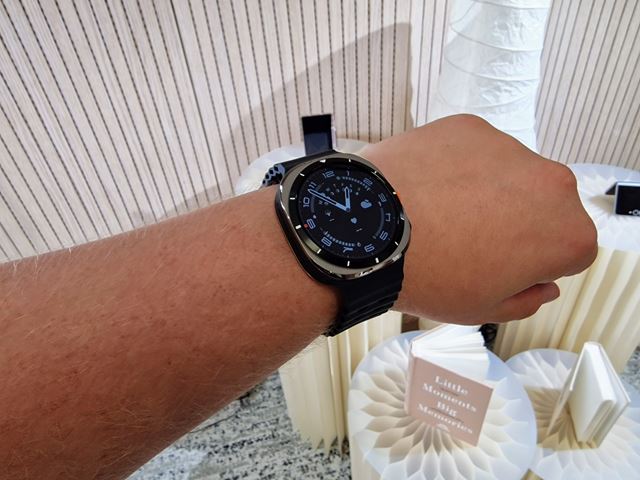 Samsung priniesol nov� p�sobiv� Galaxy Watch Ultra hodinky, pridal Galaxy Watch7 a nov� Galaxy Buds 