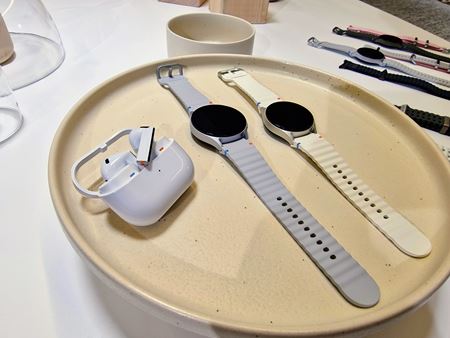 Samsung priniesol nov psobiv Galaxy Watch Ultra hodinky, pridal Galaxy Watch7 a nov Galaxy Buds  