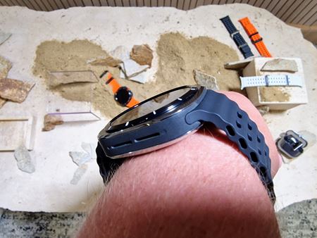 Samsung priniesol nov psobiv Galaxy Watch Ultra hodinky, pridal Galaxy Watch7 a nov Galaxy Buds  