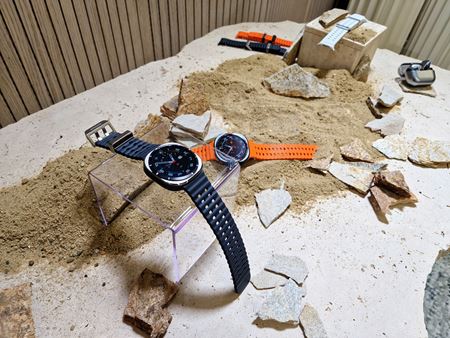 Samsung priniesol nov psobiv Galaxy Watch Ultra hodinky, pridal Galaxy Watch7 a nov Galaxy Buds  