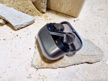 Samsung priniesol nov psobiv Galaxy Watch Ultra hodinky, pridal Galaxy Watch7 a nov Galaxy Buds  