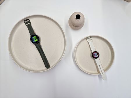 Samsung priniesol nov psobiv Galaxy Watch Ultra hodinky, pridal Galaxy Watch7 a nov Galaxy Buds  