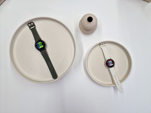 Samsung priniesol nov� p�sobiv� Galaxy Watch Ultra hodinky, pridal Galaxy Watch7 a nov� Galaxy Buds 