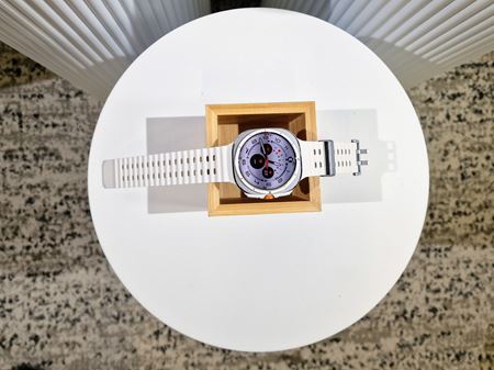 Samsung priniesol nov psobiv Galaxy Watch Ultra hodinky, pridal Galaxy Watch7 a nov Galaxy Buds  