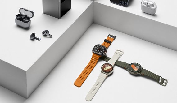 Samsung priniesol nov psobiv Galaxy Watch Ultra hodinky, pridal Galaxy Watch7 a nov Galaxy Buds