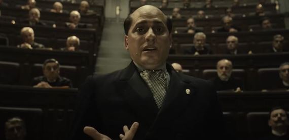 Benito Mussolini ako hlavný hrdina minisérie z dielne režiséra Joela Wrighta - M. Il figlio del secolo