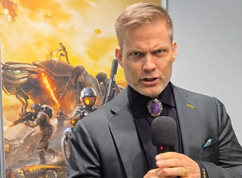 Casper Van Dien pozdravuje itateov Sector.sk