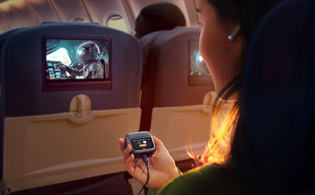 Nov� JBL Tour Pro 3 sl�chadl� dostan� na krabi�ke ve�k� displej 