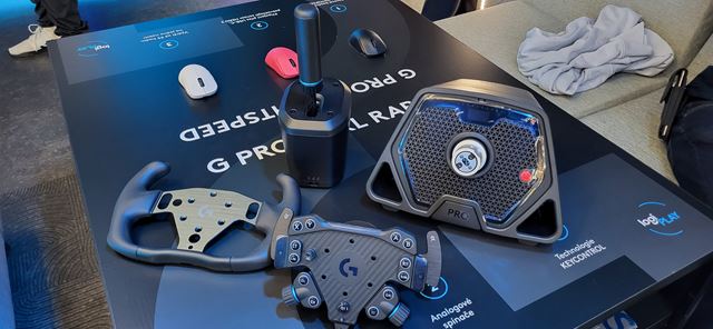 Logitech roz�iruje svoju ponuku doplnkov k volantom 