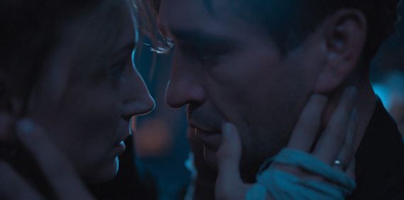 Alexandra Borbély ako Maďarka v rukách gardistu Milana Ondríka. Zvíťazí láska nad ideológiou?