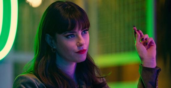 Netflix adaptácia knižného bestselleru Žena v kajute 10, naberá hviezdne obsadenie