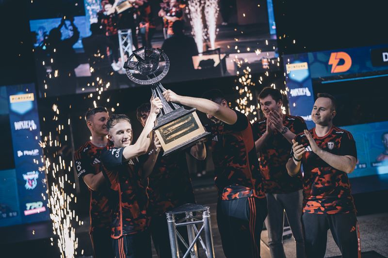 Spoznali sme 10. majstra SR v hre CS2! Trofej si z nitrianskeho Agrokomplexu odna tm SINNERS! 