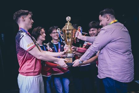 Spoznali sme 10. majstra SR v hre CS2! Trofej si z nitrianskeho Agrokomplexu odna tm SINNERS!   