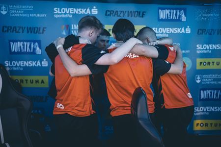 Spoznali sme 10. majstra SR v hre CS2! Trofej si z nitrianskeho Agrokomplexu odna tm SINNERS!   