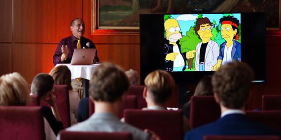 Premira inkubtora Serial Killer v Bratislave privtala aj Mikea Reissa, scenristu a producenta serilu The Simpsons