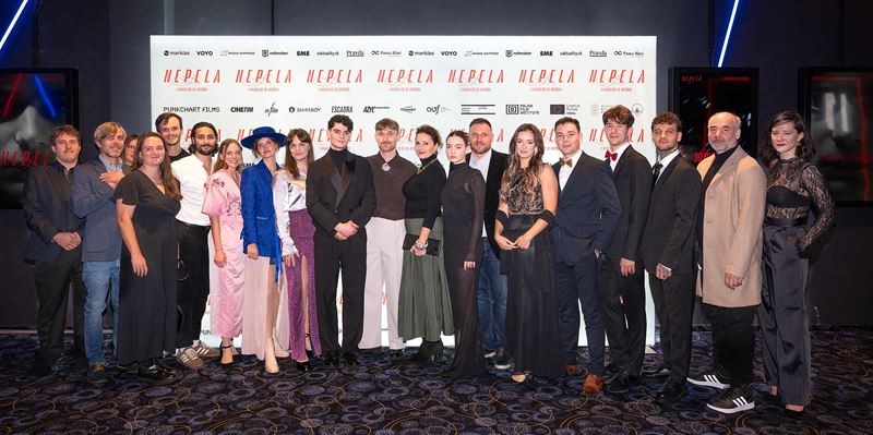 Do kn prichdza prv Nepela. V slovenskej verzii hr hlavn lohu esk herec, v eskej verzii to bude slovensk