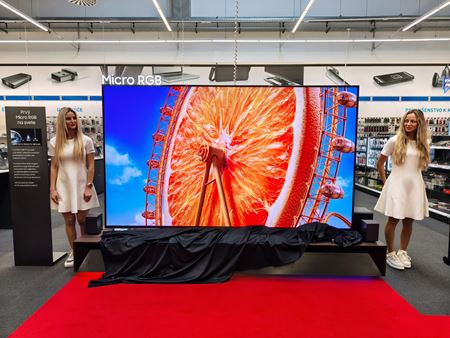 Prv Micro RGB TV od Samsungu je u vystaven v Bratislave. Stoj ako auto...   