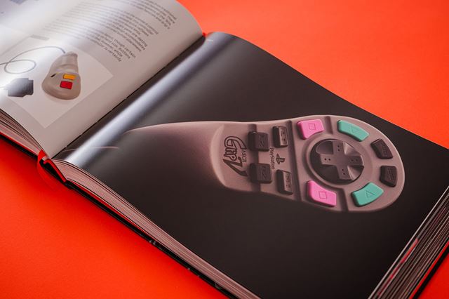 Kniha Trigger Happy predstav� hern� ovl�da�e ako umeleck� diela 