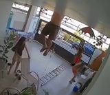 Predstavte si - spadne vm rebrk a eny vm maj pomc