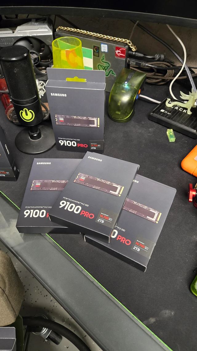 Jeden kupuj�ci dostal pekn� dar�ek od Amazonu, namiesto dvoch SSD mu pri�li dve krabice SSD 