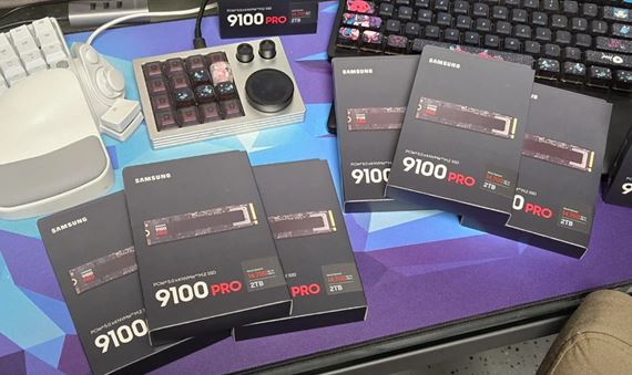 Jeden kupuj�ci dostal pekn� dar�ek od Amazonu, namiesto dvoch SSD mu pri�li dve krabice SSD