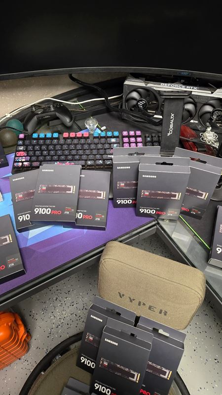 Jeden kupuj�ci dostal pekn� dar�ek od Amazonu, namiesto dvoch SSD mu pri�li dve krabice SSD  