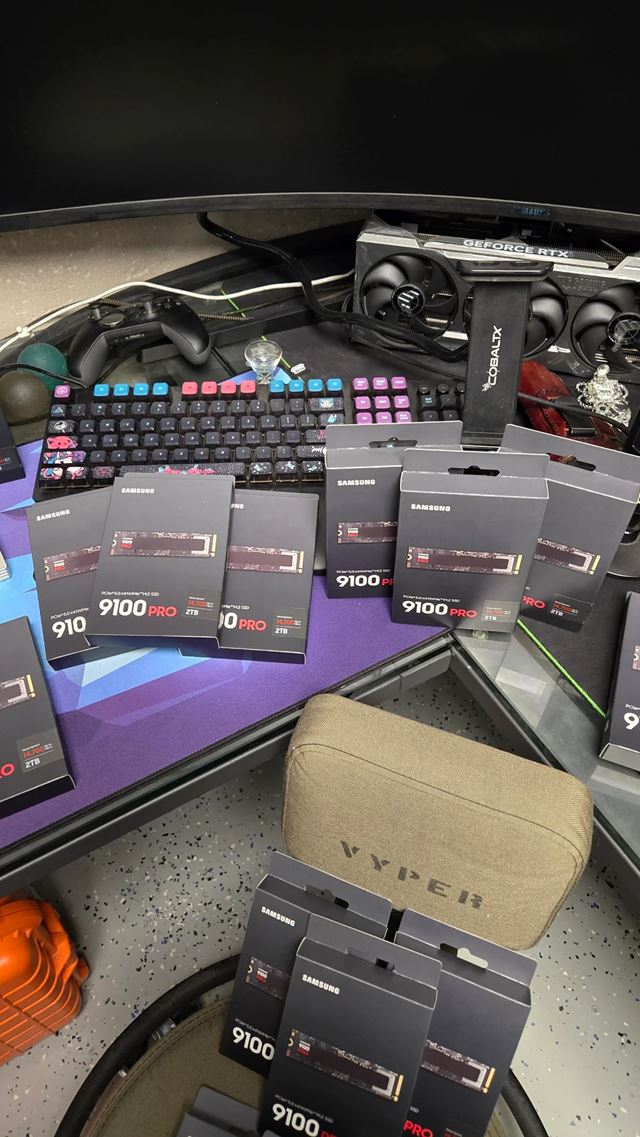 Jeden kupuj�ci dostal pekn� dar�ek od Amazonu, namiesto dvoch SSD mu pri�li dve krabice SSD 