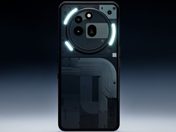 Unboxing nového Nothing Phone (3a) robil robot