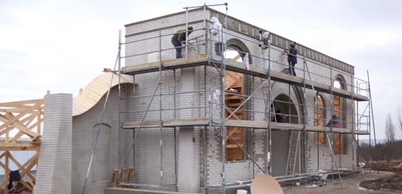 Česká delegácia k filmu Nosferatu na čele s nominovanou Beatrice Brentnerovou mieri na udeľovanie Oscarov