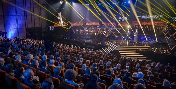 Slovenská filmová a televízna akadémia zverejnila nominácie na Slnko v sieti za rok 2024. Najviac nominácií majú filmy Ema a smrtihlav a Vlny