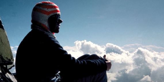 Za oponou veľhôr: Film o žene, ktorá zdolala osemtisícovku a postavila nemocnicu v Himalájach, mieri do kín