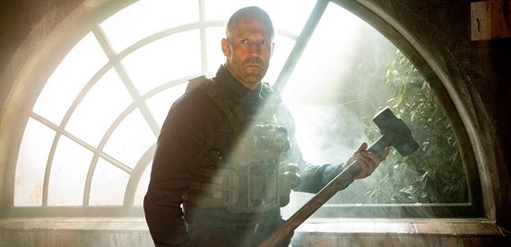 Jason Statham opäť v kinách – akčný film Working Man mu napísal Sylvester Stallone
